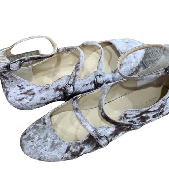 🌸2/$25 NWOB Very Volatile Lumina Velvet Ballet Flat blush mauve 3 straps - Picture 7 of 8